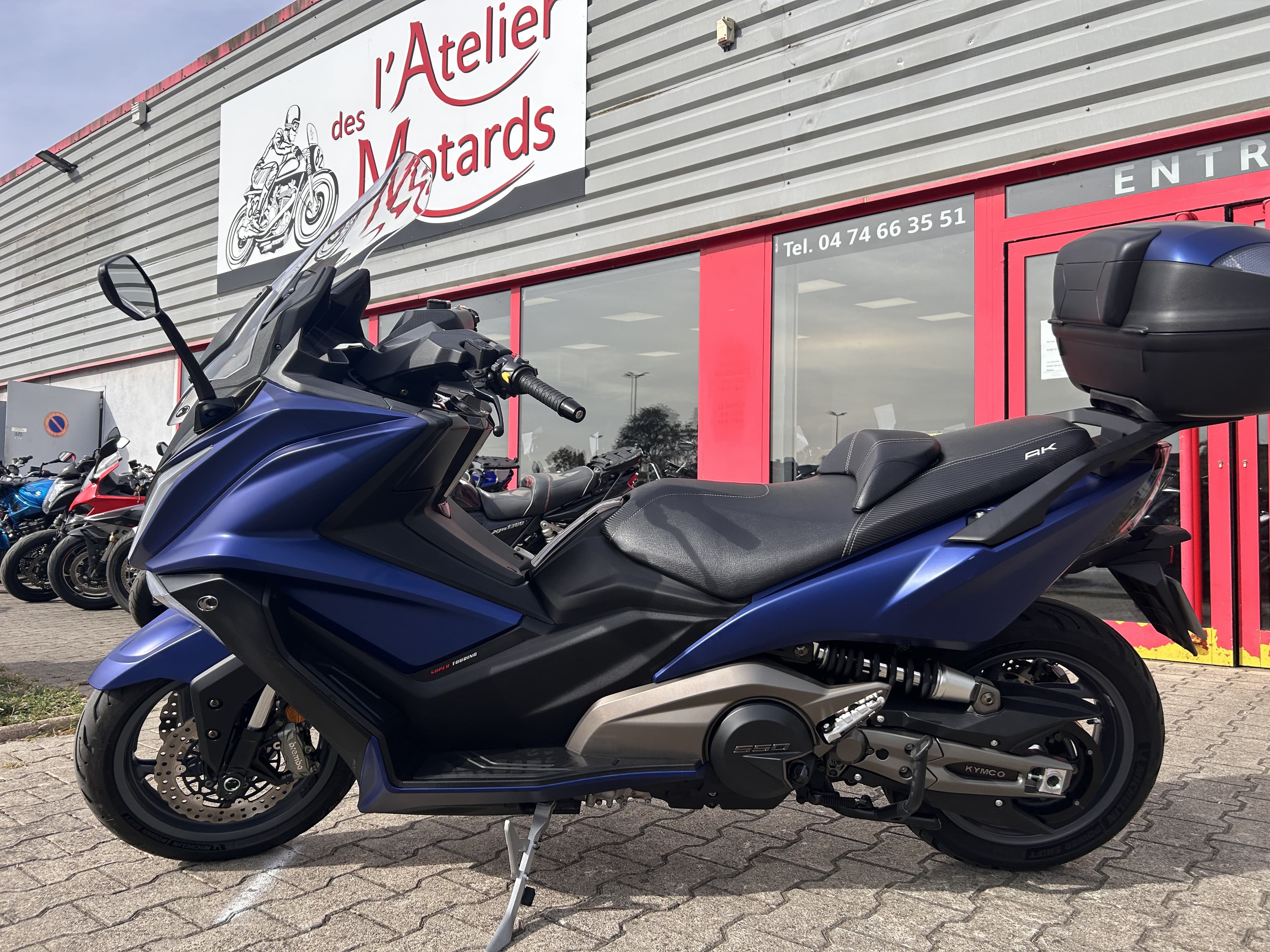 KYMCO AK 550 – VERSION TOURING – BLEU MAT – 10 160 KM – GARANTIE 3 MOIS 2021 d'occasion — L'Atelier des Motards, Belleville